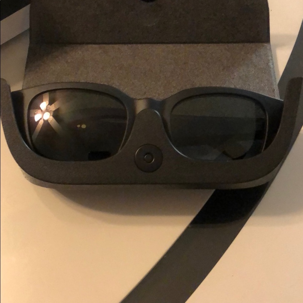 I’m selling Bose Alto Style:Bluetooth sunglasses
